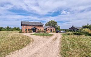 Awesome home in Schwarz with WiFi and 5 Bedrooms