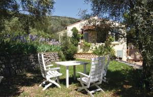 Awesome home in Sollies Toucas with 3 Bedrooms, WiFi and Private swimming pool