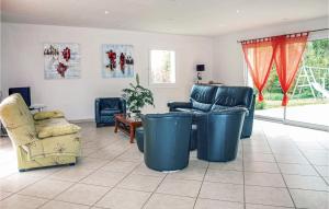 Maison de vacances Awesome home in St Martin des Pres with 5 Bedrooms, WiFi and Outdoor swimming pool  22320 Ville Morvan Bretagne