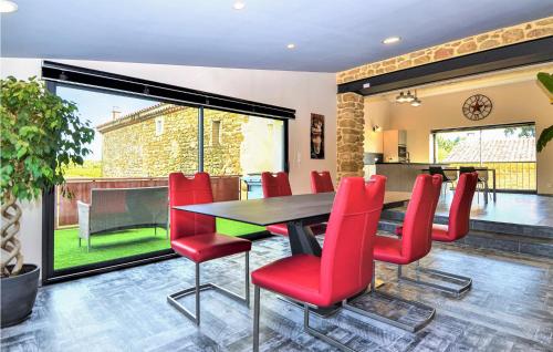 Awesome home in Suze la Rousse with 3 Bedrooms, WiFi and Private swimming pool