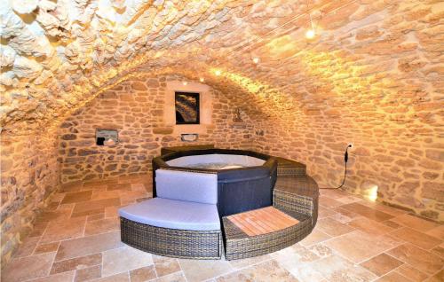 Awesome home in Suze la Rousse with 3 Bedrooms, WiFi and Private swimming pool