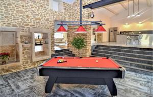 Awesome home in Suze la Rousse with 3 Bedrooms, WiFi and Private swimming pool