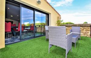 Awesome home in Suze la Rousse with 3 Bedrooms, WiFi and Private swimming pool