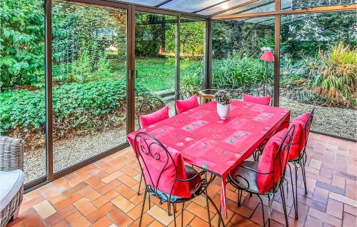 Awesome home in Taul with 5 Bedrooms and WiFi