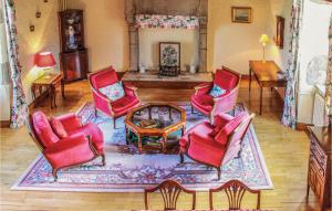 Awesome home in Taul with 5 Bedrooms and WiFi