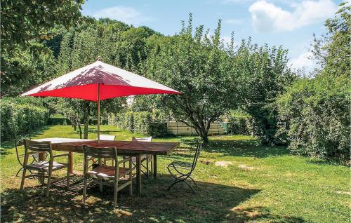 Awesome home in Terrasson-Lavilledieu with 5 Bedrooms, WiFi and Outdoor swimming pool