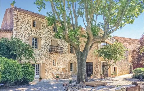 Awesome home in Thzan-des-Corbires with 6 Bedrooms, WiFi and Outdoor swimming pool