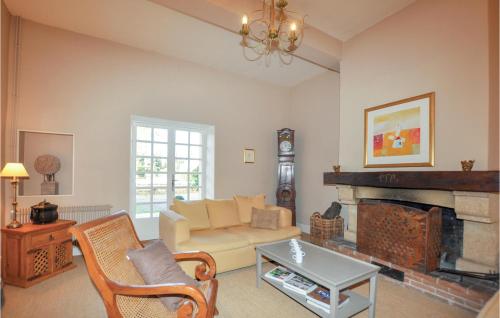 Awesome home in Thzan-des-Corbires with 6 Bedrooms, WiFi and Outdoor swimming pool