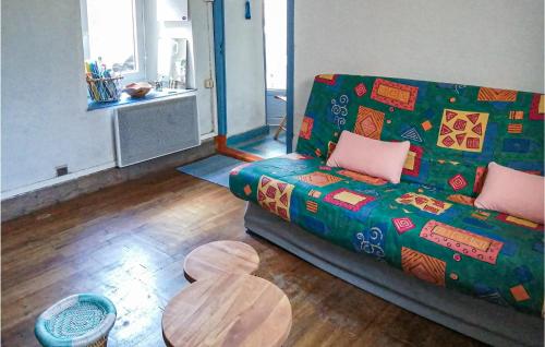 Awesome home in Trdrez-Locqumeau with 2 Bedrooms
