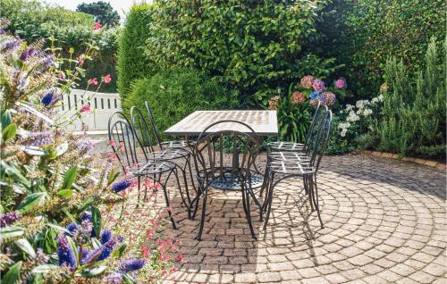 Awesome home in Trvou Treguignec with 4 Bedrooms and WiFi
