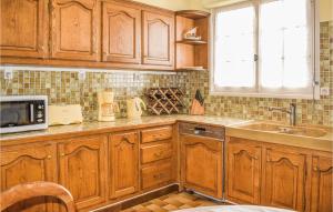 Awesome home in Trvou Treguignec with 4 Bedrooms and WiFi
