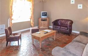 Awesome home in Vaudoy-en-Brie with 3 Bedrooms, WiFi and Indoor swimming pool