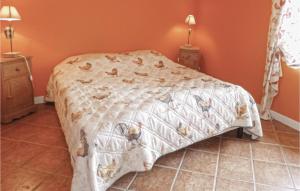 Awesome home in Vaudoy-en-Brie with 3 Bedrooms, WiFi and Indoor swimming pool
