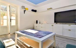 Awesome home in Verfeuil with WiFi, Private swimming pool and Outdoor swimming pool