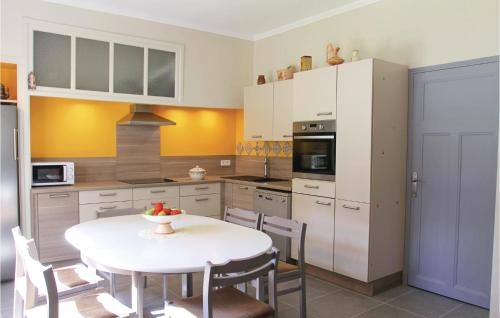 Awesome home in Verquires with 3 Bedrooms, WiFi and Outdoor swimming pool
