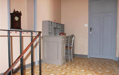 Awesome home in Verquires with 3 Bedrooms, WiFi and Outdoor swimming pool