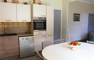 Awesome home in Verquires with 3 Bedrooms, WiFi and Outdoor swimming pool