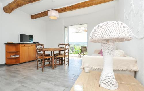 Awesome home in Villecroze with WiFi and 3 Bedrooms
