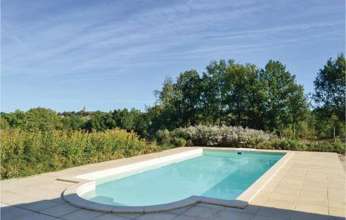 Awesome home in Villefranche-du-Perigo with 3 Bedrooms, Private swimming pool and Outdoor swimming pool
