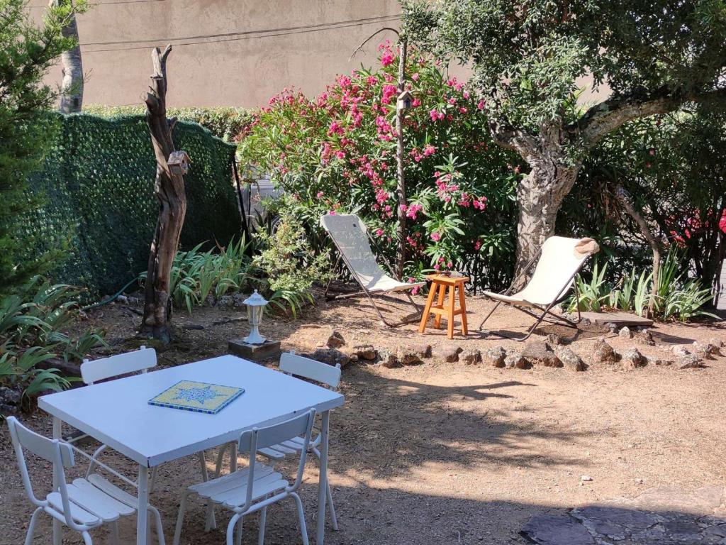 Awesome home in Zerpenschleuse with 2 Bedrooms