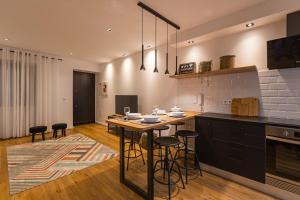 Azor Guest House 113 B