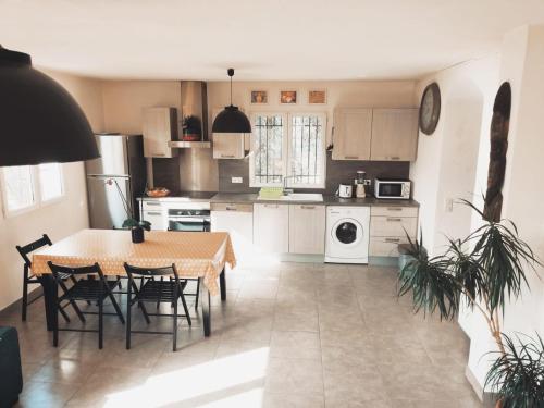 Bas de villa. Côte d'Azur, à 20 kms de Nice