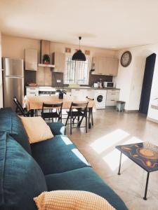 Bas de villa. Côte d'Azur, à 20 kms de Nice