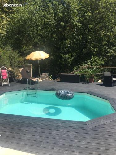 BAS DE VILLA PISCINE JACUZZI / SOLEIL ET ETOILES