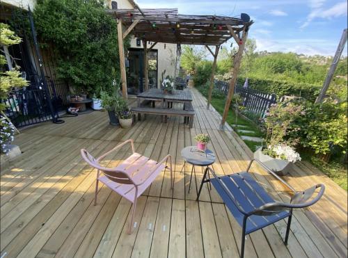 Bas de villa privée avec piscine proche de la mer