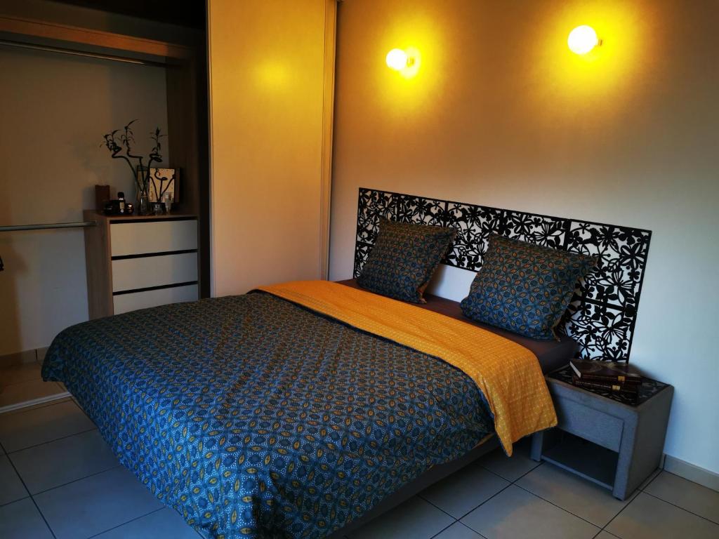 Bâtisse Provençale avec piscine 04150 Banon