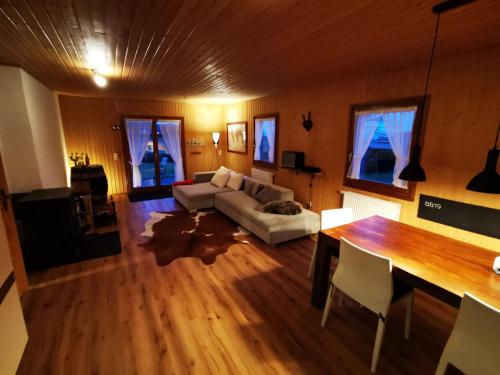 BB19 Eifel-Ferienhaus am Moseltal mit Saunahaus