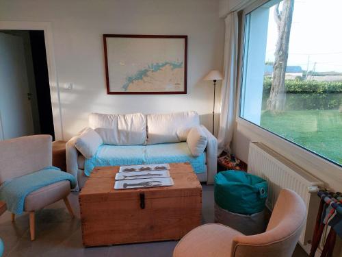 Beachfront holiday home with sea views, Plounéour-Brignogan-Plages