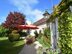 Maison de vacances Beautiful 18th century holiday home with enclosed garden 1 hour from Paris  45300 Yèvre-le-Châtel Région Centre