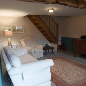 Beautiful 2 bed cottage with swimming pool