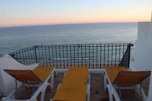 Beautiful 3 floors front beach house with terrace