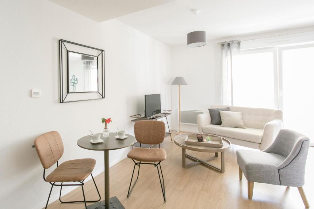 Beautiful 70m with 2 terraces - beach nearby