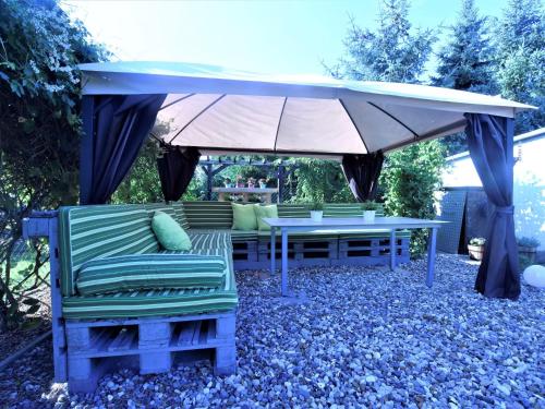 Beautiful Bungalow in Am Salzhaff with Garden
