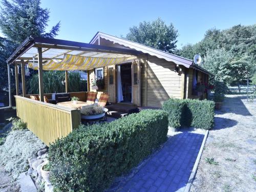 Beautiful Bungalow in Am Salzhaff with Garden