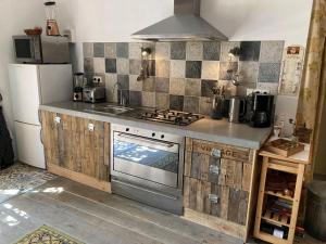 Maison de vacances Beautiful Cottage in Frontenay sur Dive with Private Terrace  86330 Frontenay-sur-Dive -1