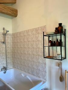 Beautiful Cottage with private plunge pool/Hot Tub - 40 mins from Puy du Fou