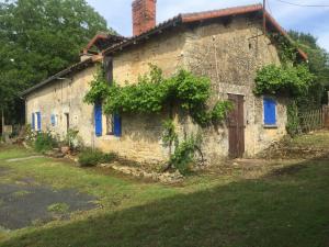 Maison de vacances Beautiful cottage with private pool in France  86250 Chatain -1