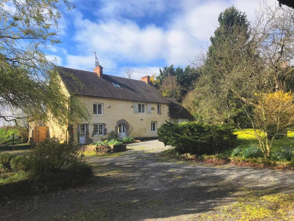 Beautiful Country House with Yoga Studio , 50190 Feugères