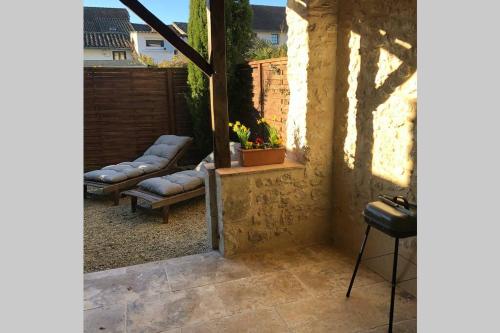 Beautiful Eymet Bastide house & courtyard garden