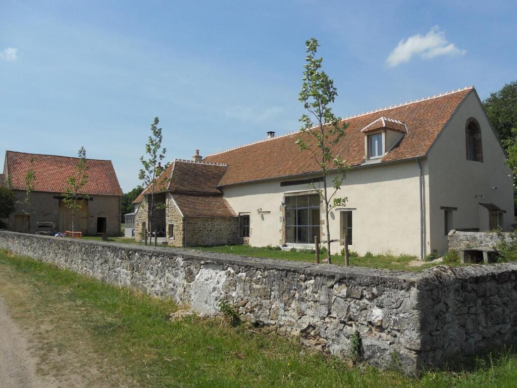 Maison de vacances Beautiful farmhouse in Braize with private garden  03360 Coust