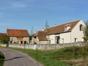 Beautiful farmhouse in Braize with private garden