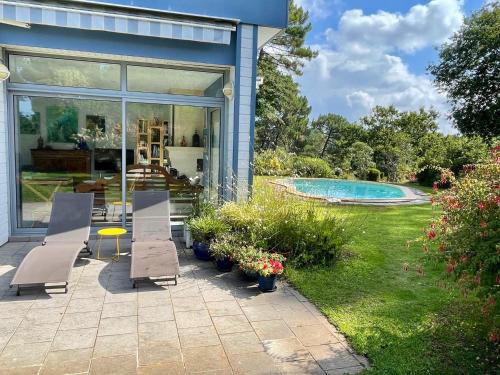 Beautiful flowery garden, pool and pleasant house