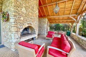 Beautiful guest house for two people on the bank of the Dordogne river