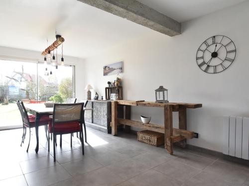 Beautiful Holiday Home in Agon Coutainville with Garden