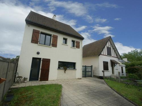 Beautiful Holiday Home in Agon Coutainville with Garden