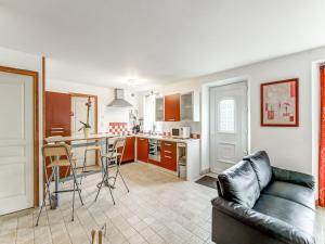 Beautiful Holiday Home in Brainville with Garden